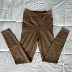 Old Navy - Extra High-Waisted PowerChill Hidden-Pocket 7/8-Length Leggings